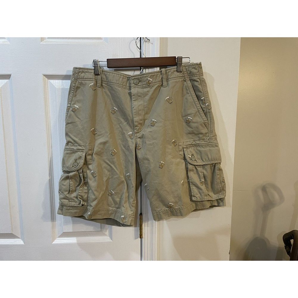 G.H. Bass & Co. Men's Cargo Khaki Shorts Sz 34 Beer Mugs